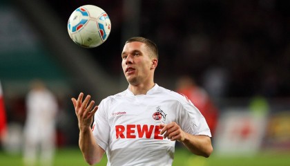 九游官网pc-逆境奋战：球队在困难时刻的拼搏精神，逆境中奋起